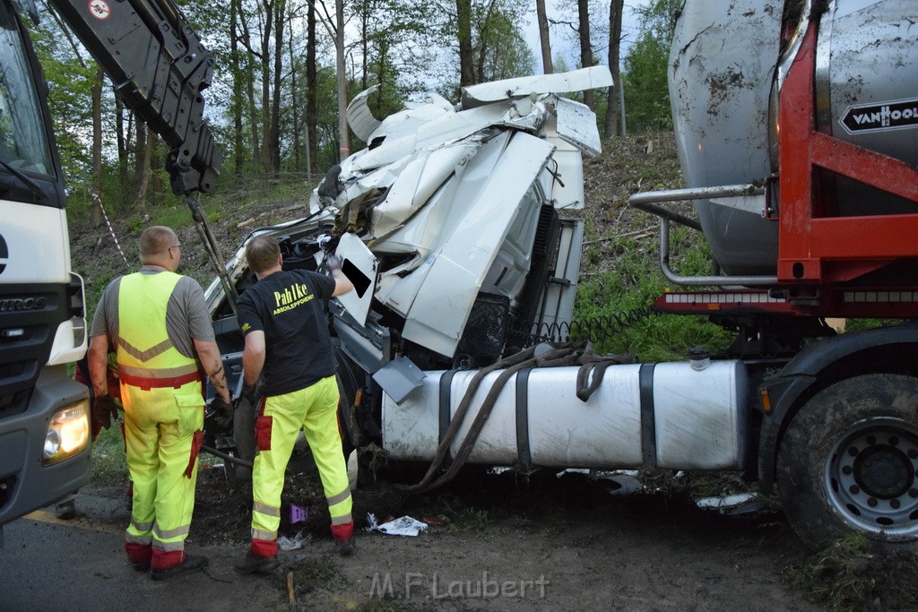 VU Gefahrgut LKW umgestuerzt A 4 Rich Koeln Hoehe AS Gummersbach P536.JPG - Miklos Laubert